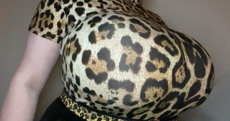 bustyqueen32m free pornographic model img