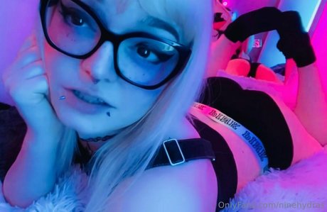 Ninehydras pornstar nude pictures