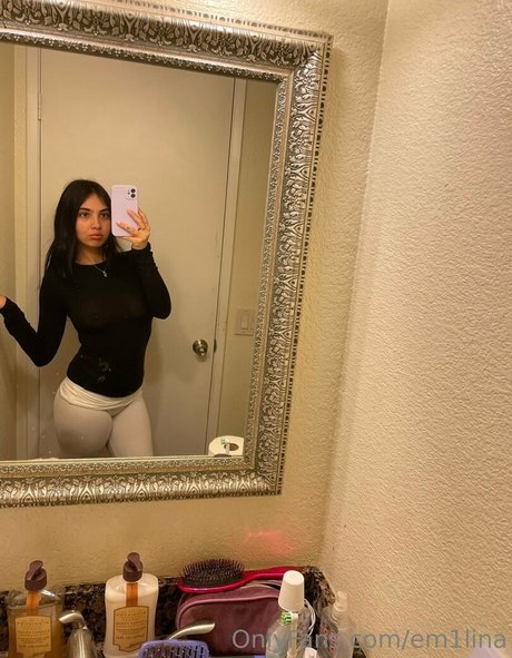 em1lina nude model galleries