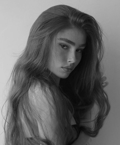 Eden Chanel model top archive