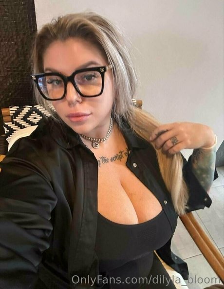 Dilyla Bloom pornographic actress pics