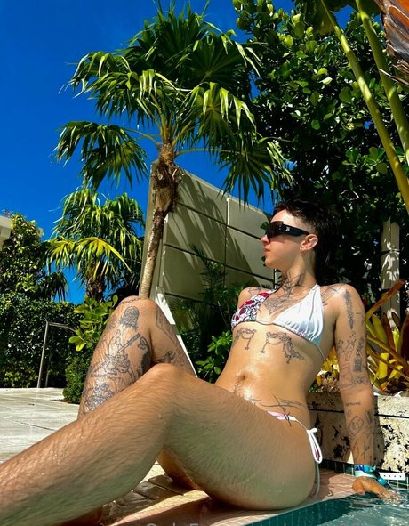 more00grey star nude img