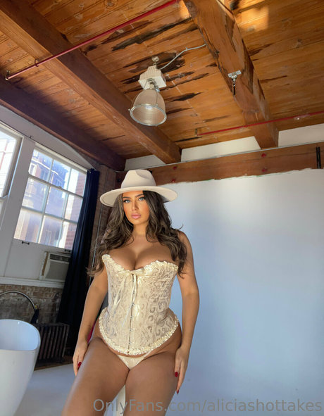 aliciashottakes actress picture