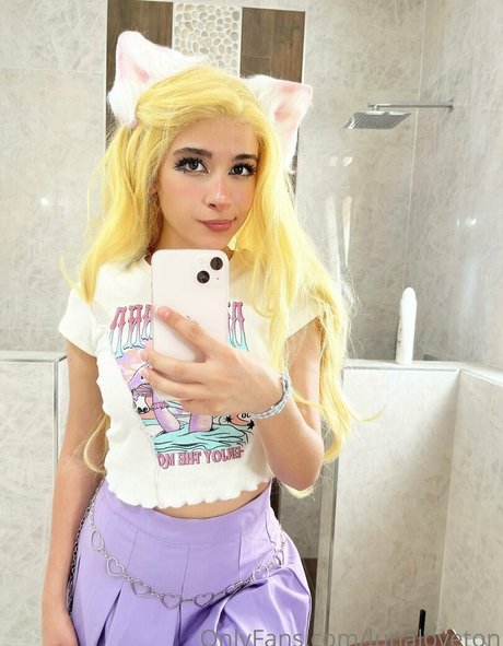 Lunaloveton xxx actress galleries