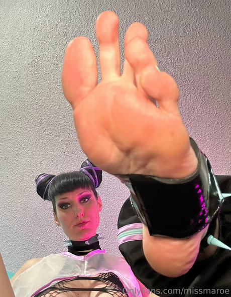 missmaroe art model gallery