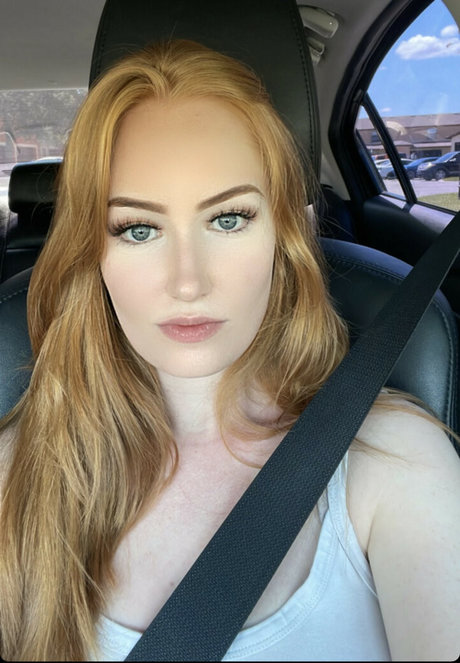 Burinski Twins model beautiful img