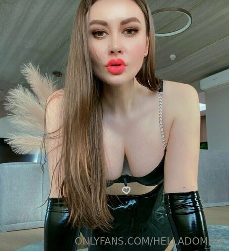 helladomina Profile pic