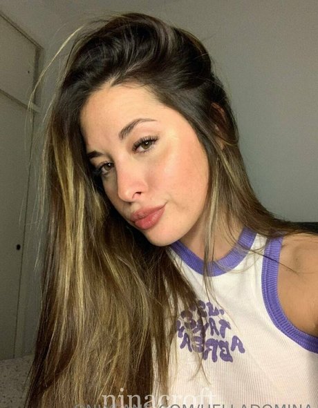 helladomina erotic actress picture