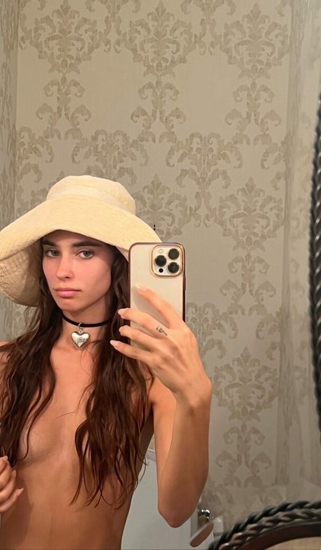 Herbert Twins pretty model image