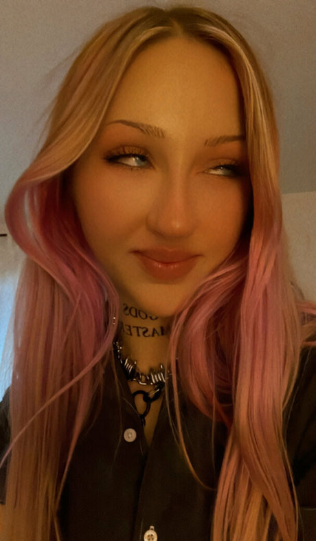 thezaramoon nude pornstar picture