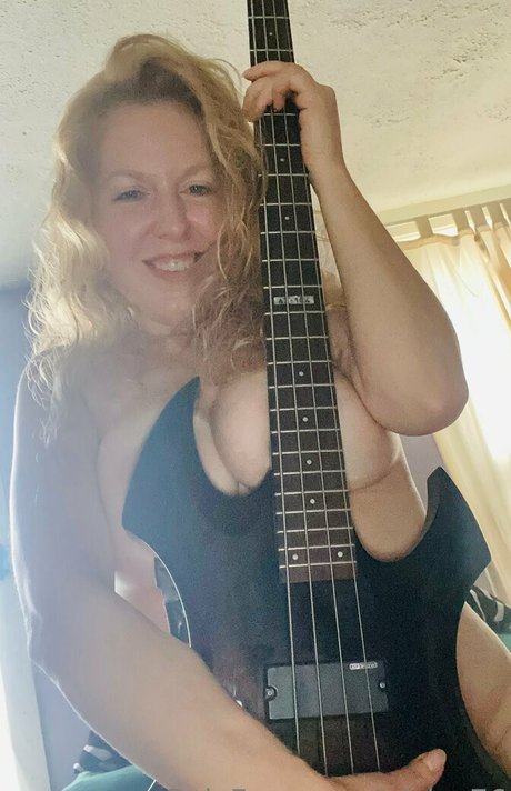 trishw76 free model picture