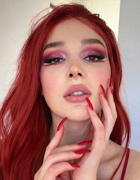 Grace Hyland pretty actress image