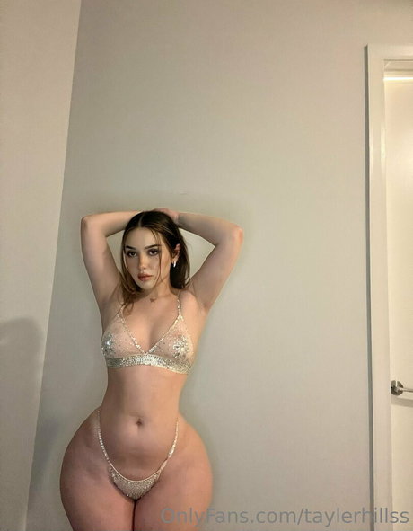 taylerhillss free actress photo