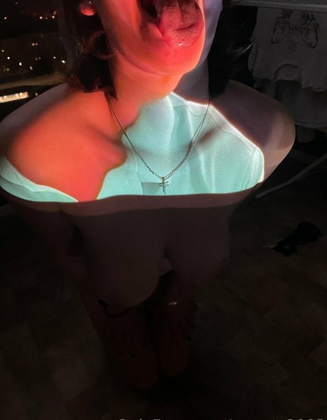 sweet 2002 nudes actress pic