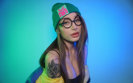 akufree adult star pics