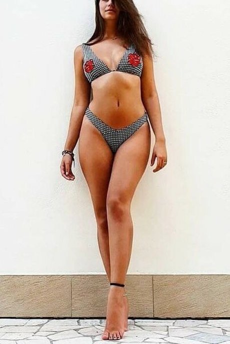 Deborah Neri hot model picture