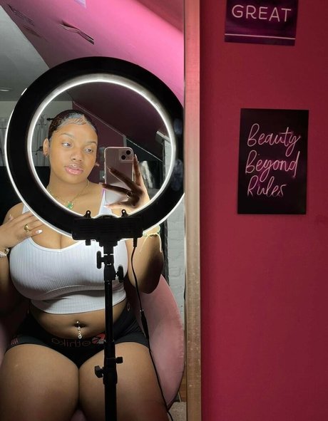 Chenille tv model xxx photos