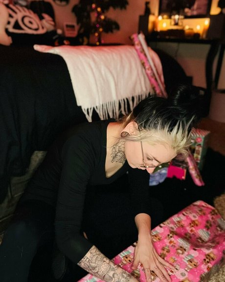 savsinister pornstar pretty photo