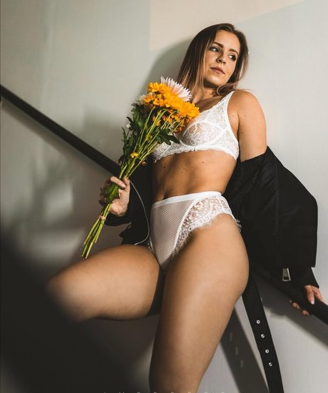 Justsencity model best pic