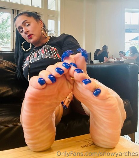 snowyarches adult actress pics