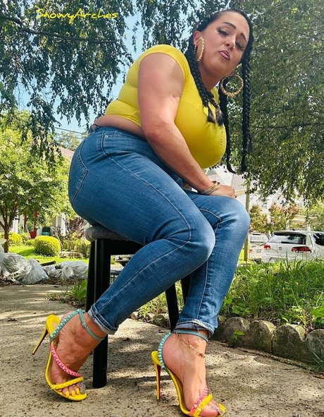 snowyarches model erotic pic