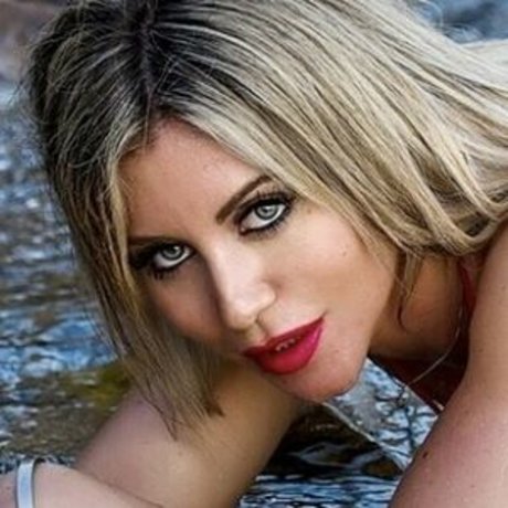 Carla Boom naked star pictures