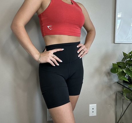 Avia Butler nude model archive