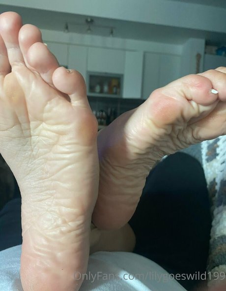 lilygoeswild199 pornstar xxx image