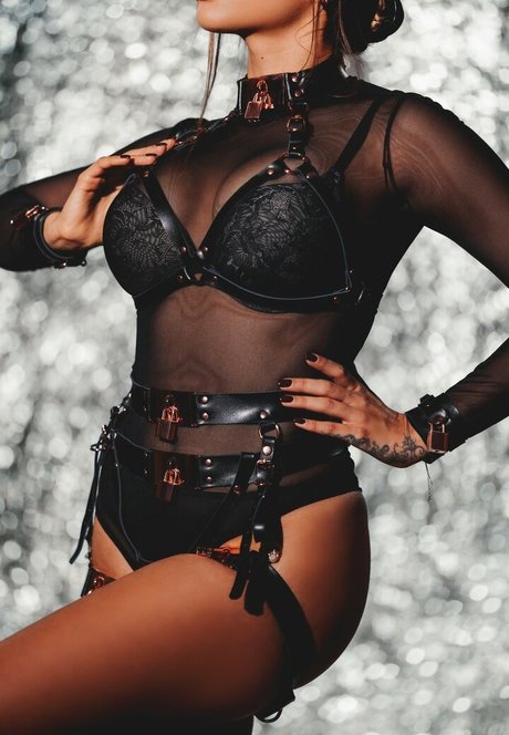 Noussaanissa perfect model image