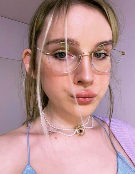 nanachka model beautiful picture