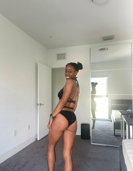 thisorthatwithsunny sexy model img