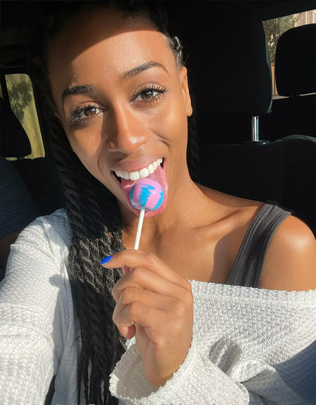 thisorthatwithsunny naked actress galleries