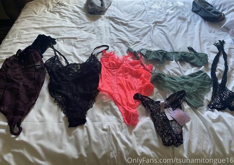 tsunamitongue16 model best pics