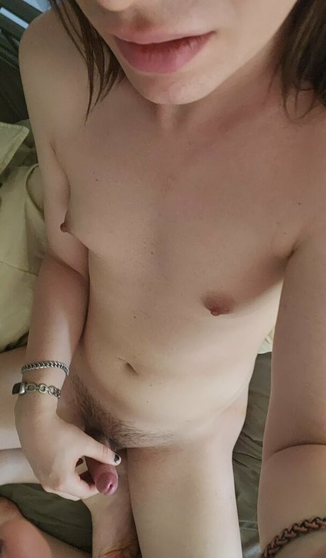 emilyretcher model nude pic