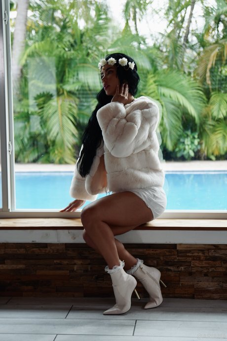 Ariana James xxx model photo