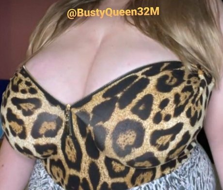BustyQueen32M pretty model photos