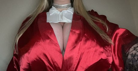 BustyQueen32M nude model pictures
