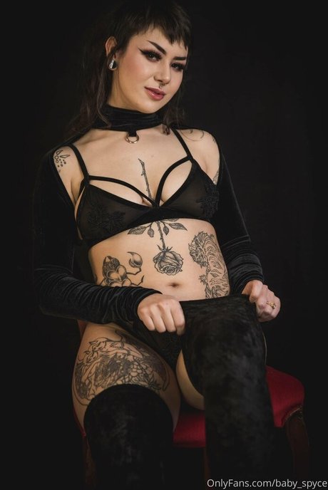 Synthia Valentine beautiful actress galleries