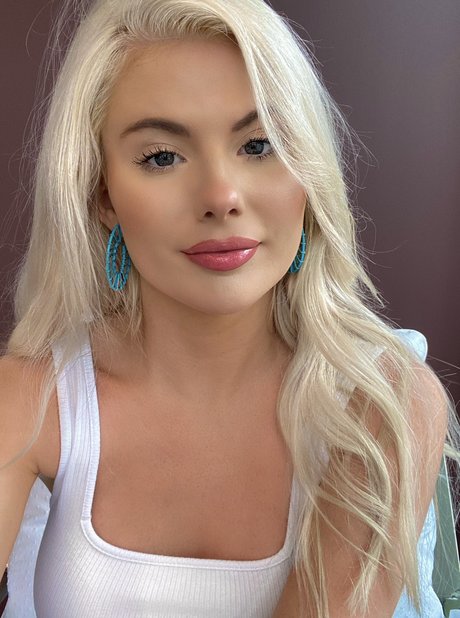 Riley Sinclair hd actress photo