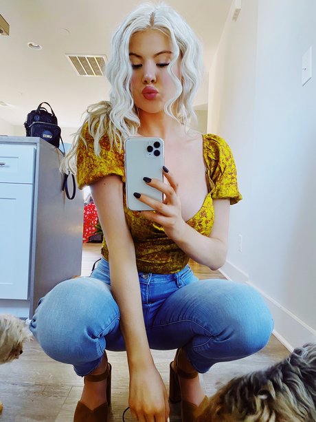 Riley Sinclair model erotic picture