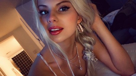 Riley Sinclair erotic model photo