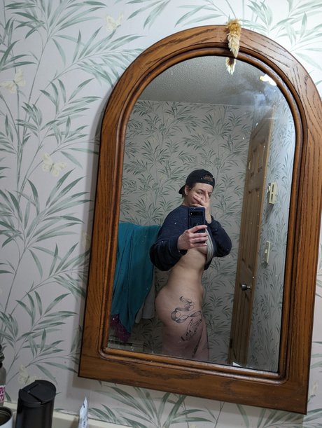 Captain naked star pic