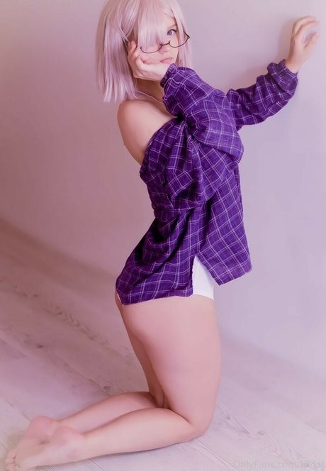 Lyvlas model nudes picture