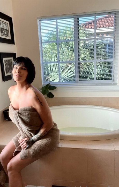 Shay Fox sexy star image