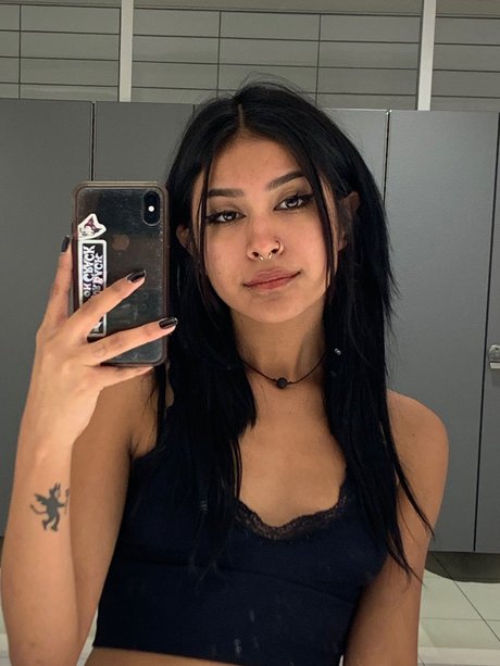 PaintJunkBunny sexy star picture