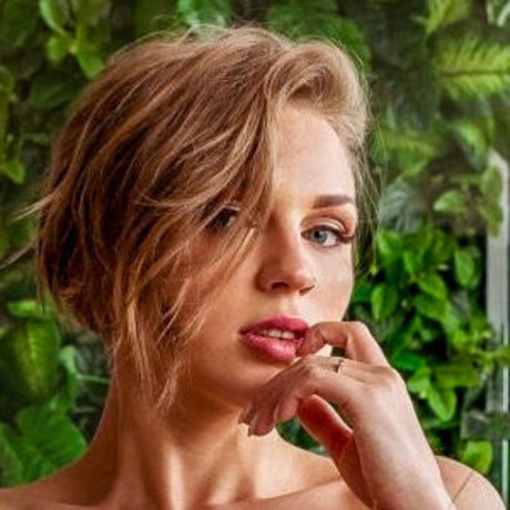 Anna Nuit free actress img