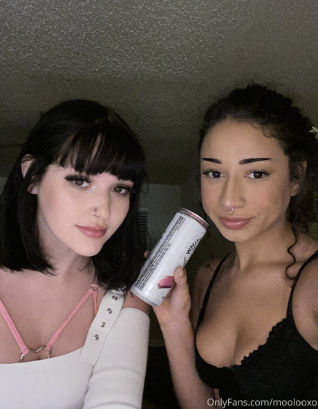 moolooxo top pornstar image