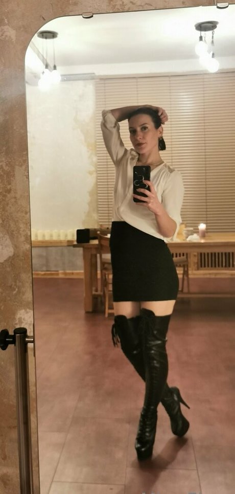 Miss Flora Femdom pornstar nude pictures