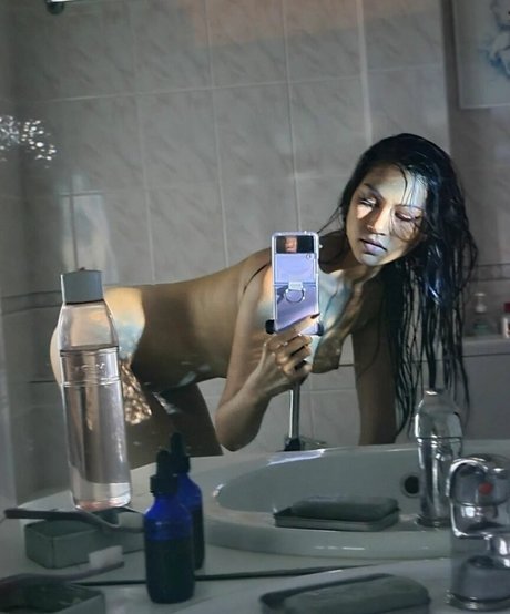 Exoticwildflower sex model photo