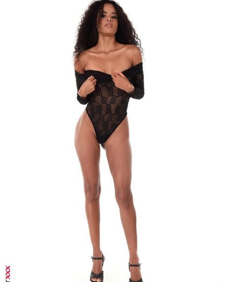 Mia Nix naked actress photos